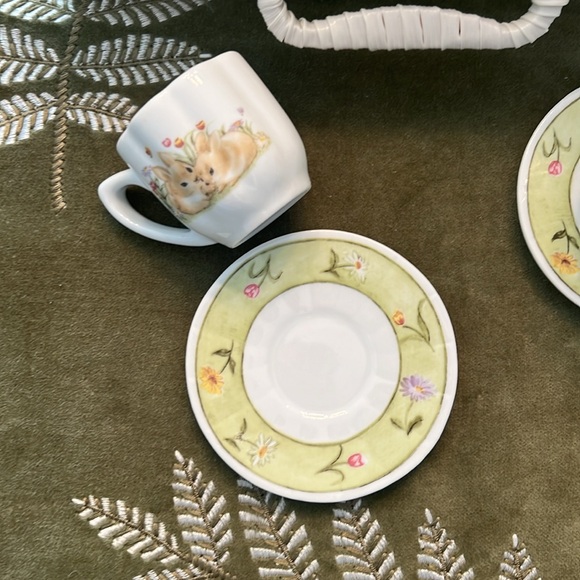 Vintage, MCM. ￼ children’s five and over, porcelain tea set, with basket. - Picture 10 of 13